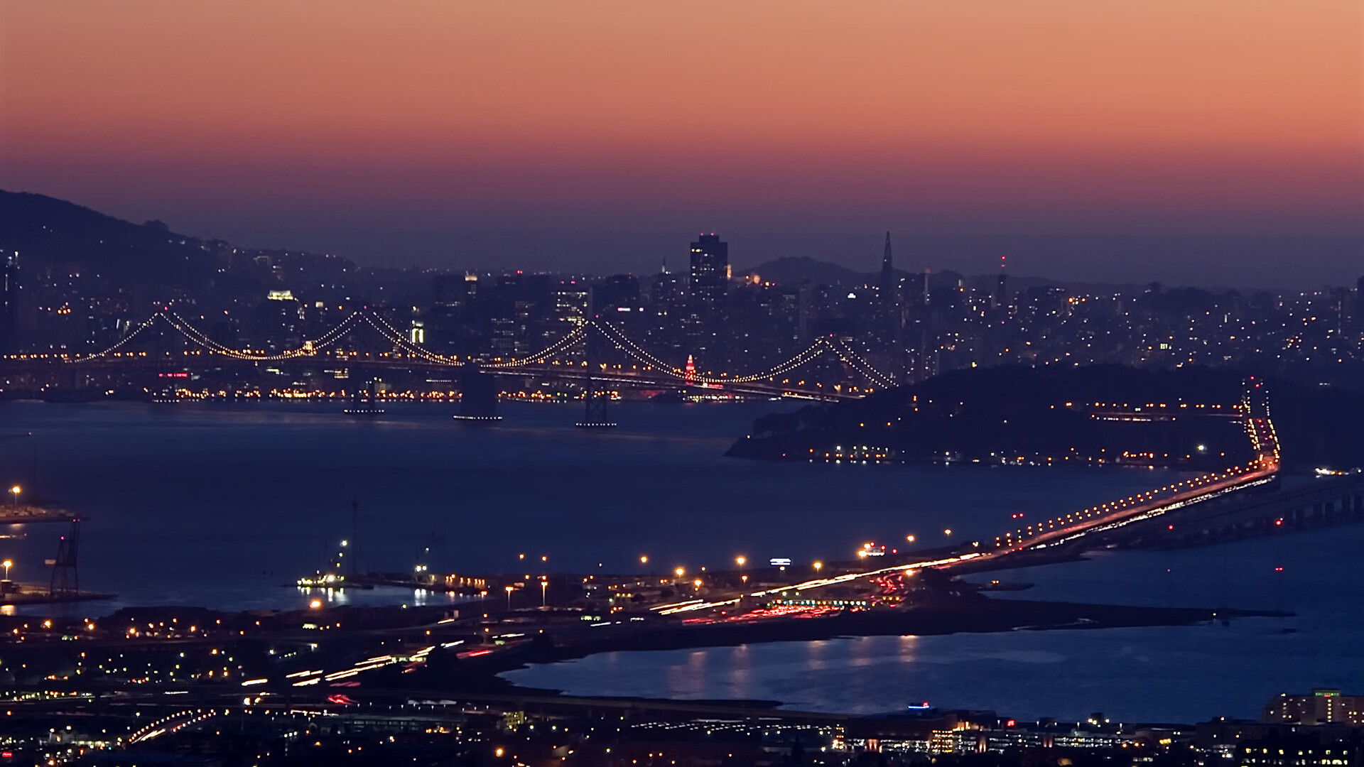 球队是否更倾向利用定位球制造边路进攻机会，球队是否更倾向利用定位球制造边路进攻机会