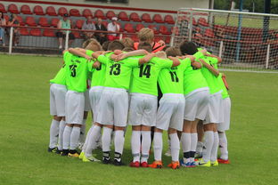 kaiyun体育综合-库里赛后称赞队友团结赢下关键比赛，库里鼓励